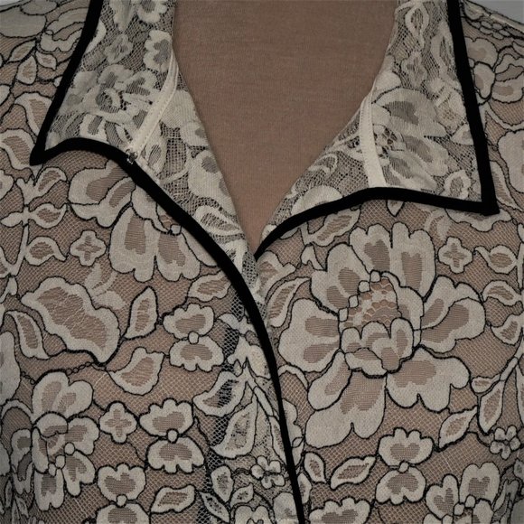 Atitzia Babaton Hopkins Cream Lace Blouse/ Top Size M - Picture 5 of 9